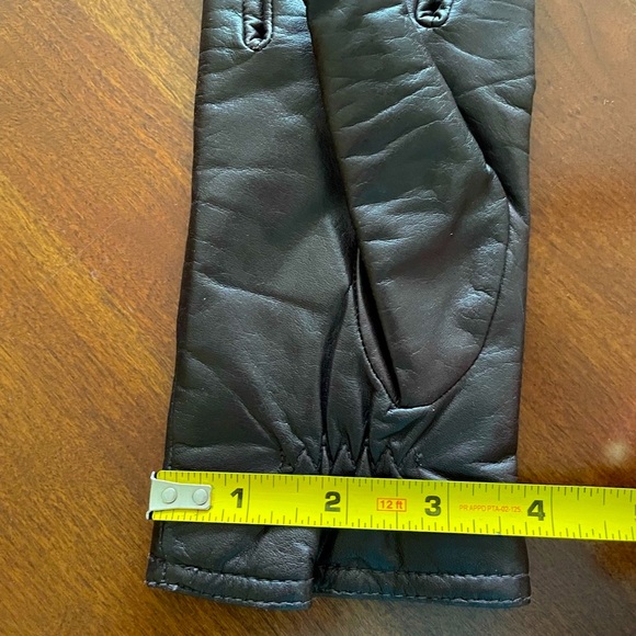 Thinsulate Women’s Brown Leather Gloves - Picture 5 of 9